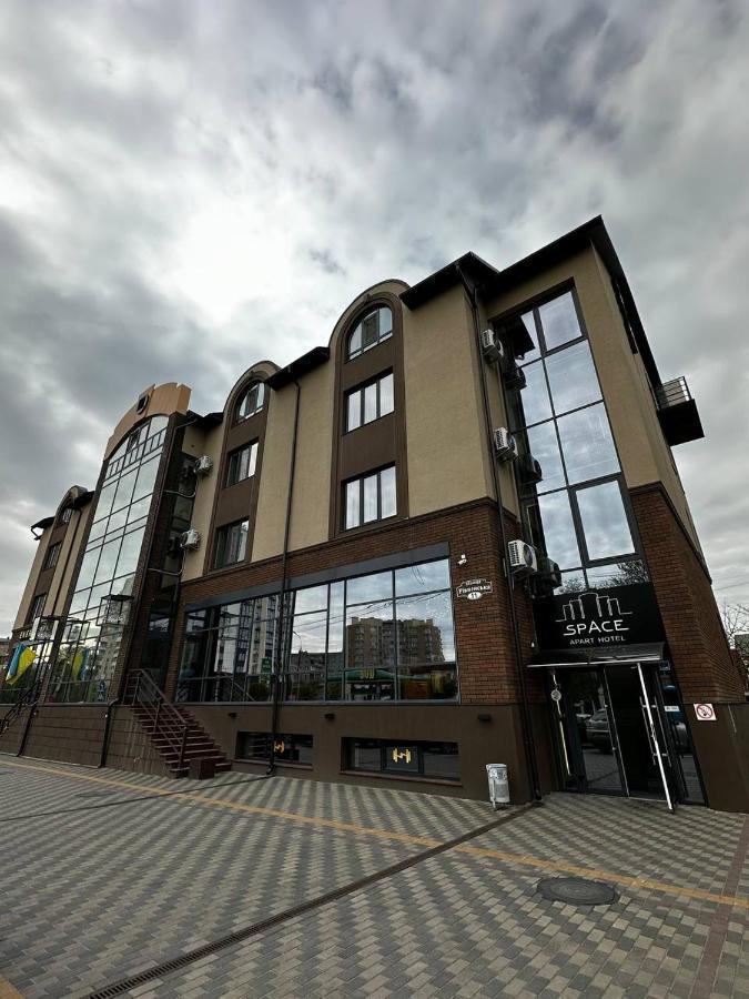Space Apart Hotel Lutsk Exterior photo